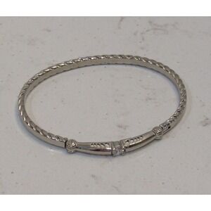 Silver Tone Bangle Bracelet Quiet Luxury Minimalist Old Money‎ Classy Corpcore